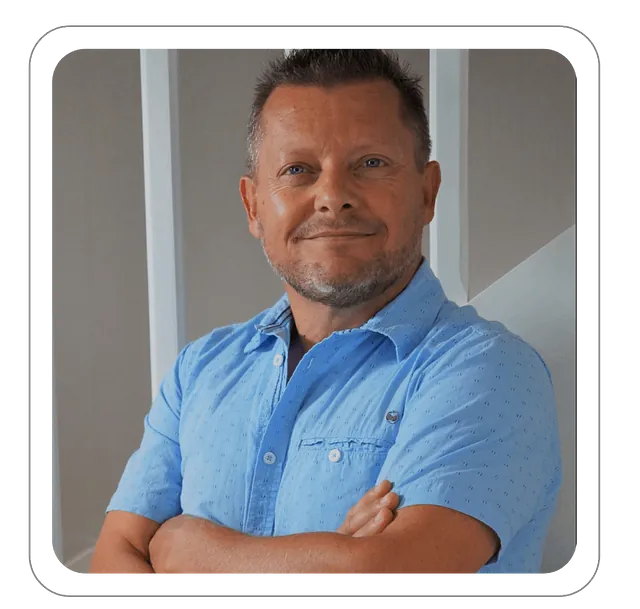 homme à la chemise bleue